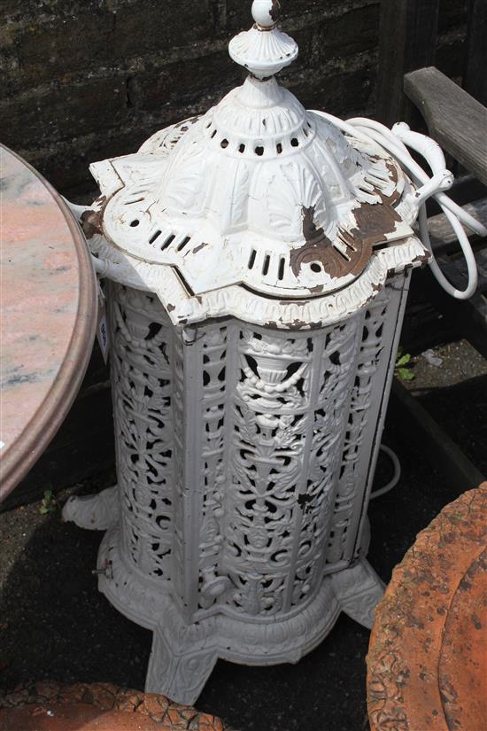 Pierced cast iron stove(-)